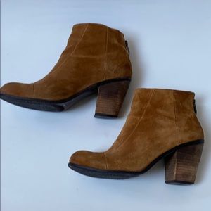 Vince Camuto Suede 8.5 Bootie